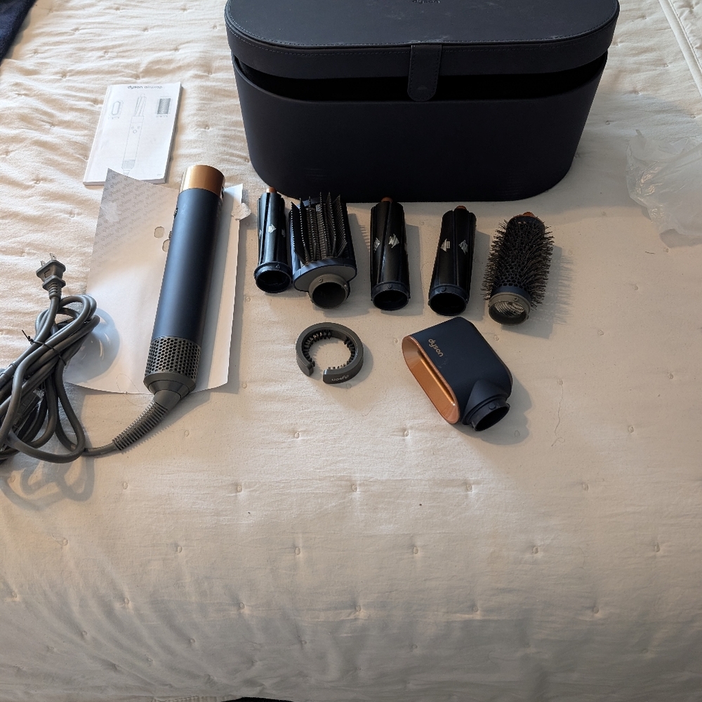Dyson Hair Styling Set - Black and Gold